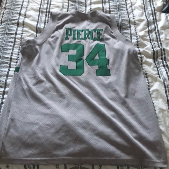 Retro Celtics Jersey, Paul Pierce - Picture 2 of 2